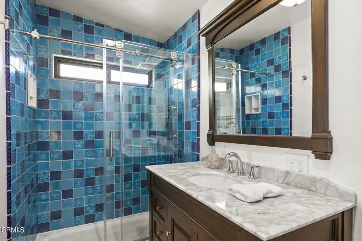 33-web-or-mls-UpmarketMedia_128Cam-84