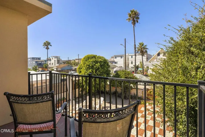 35-web-or-mls-UpmarketMedia_128Cam-89