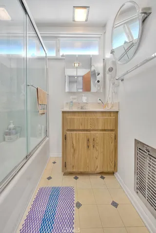 full bath
