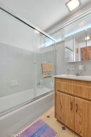 Full bath
