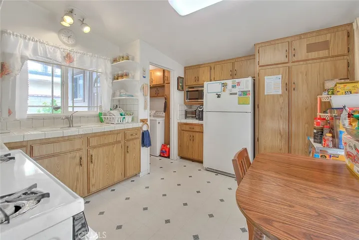 392 W 8th Street, Upland, California 91786