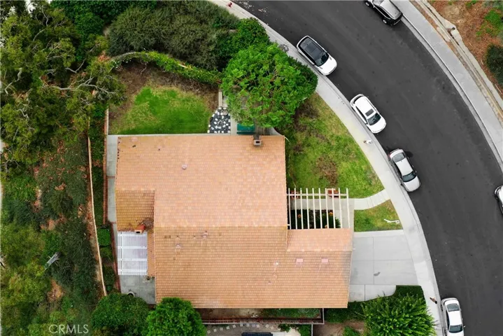 Good parking on street too, separate front walkway from street.