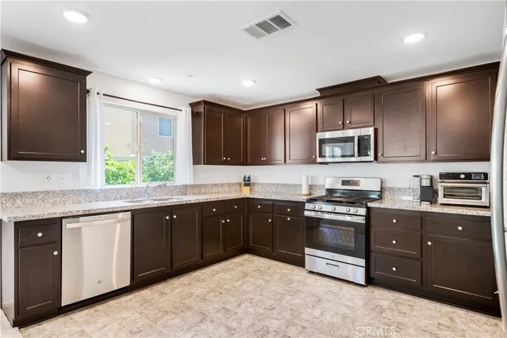 32925 Middlegate Place, Lake Elsinore, California 92530