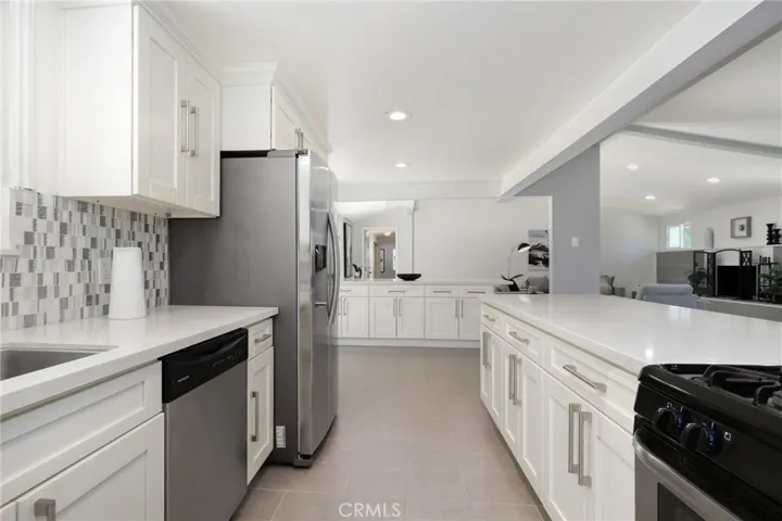 805 Towne Street, Costa Mesa, California 92627