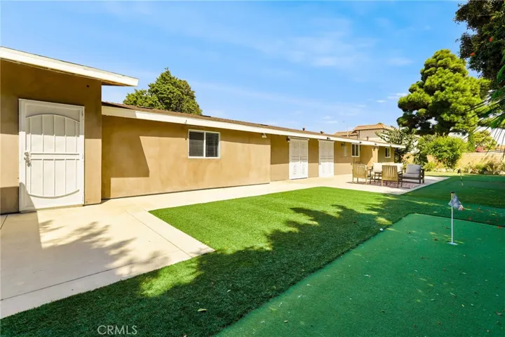 805 Towne Street, Costa Mesa, California 92627