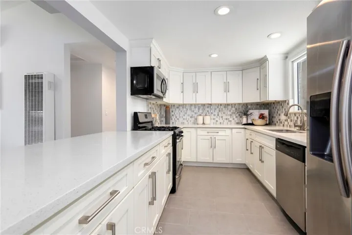805 Towne Street, Costa Mesa, California 92627