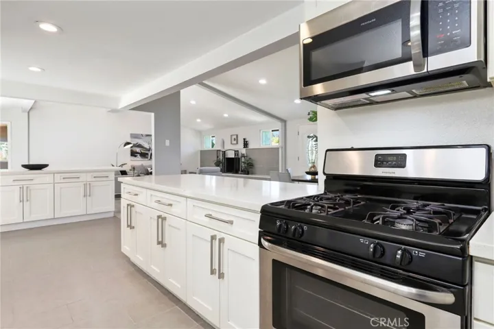 805 Towne Street, Costa Mesa, California 92627