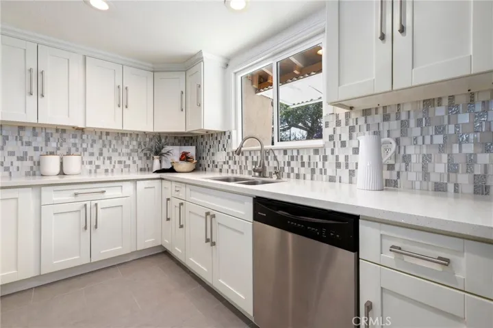 805 Towne Street, Costa Mesa, California 92627