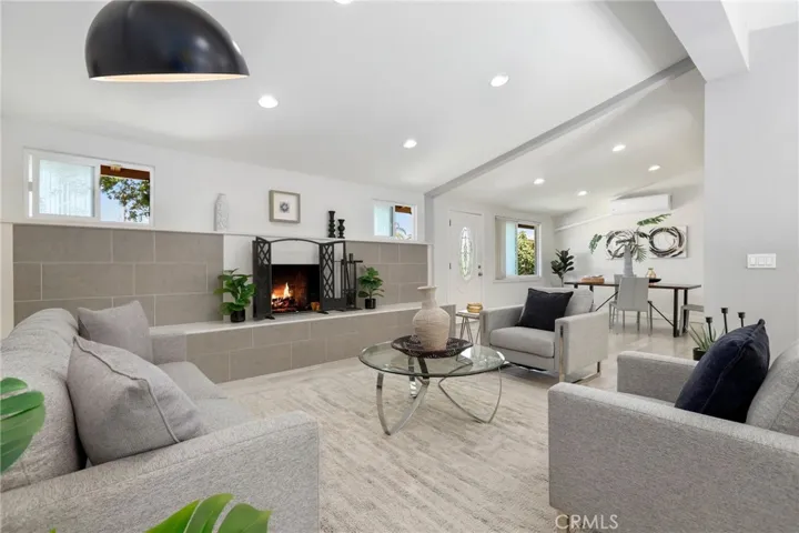 805 Towne Street, Costa Mesa, California 92627