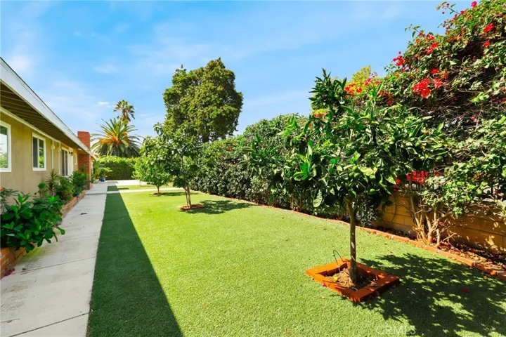 805 Towne Street, Costa Mesa, California 92627
