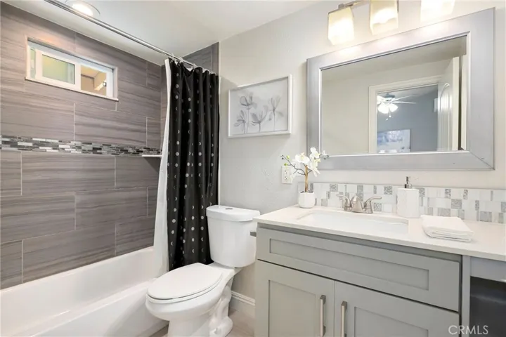 805 Towne Street, Costa Mesa, California 92627