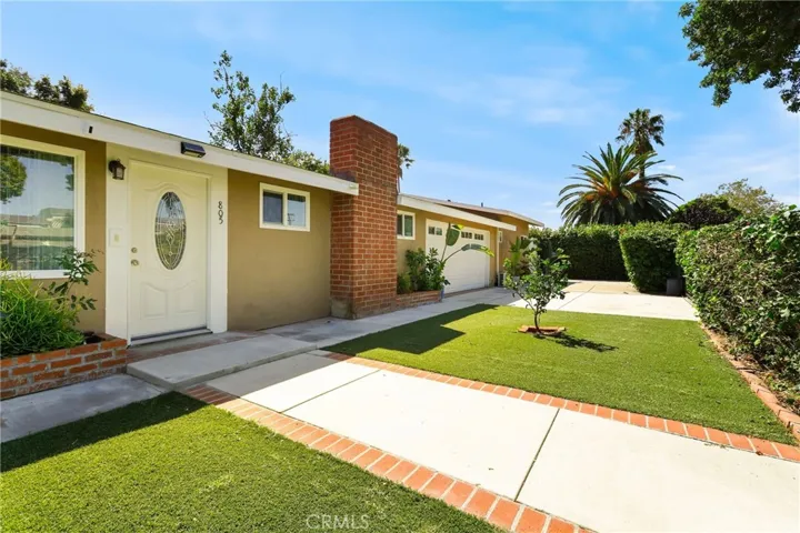 805 Towne Street, Costa Mesa, California 92627