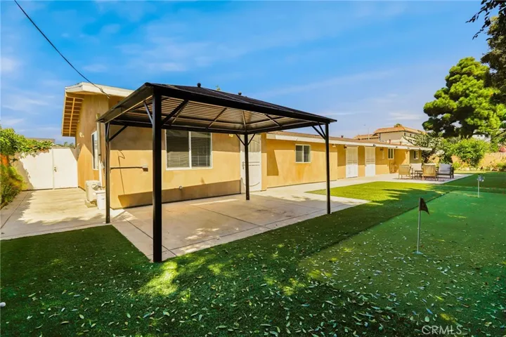 805 Towne Street, Costa Mesa, California 92627