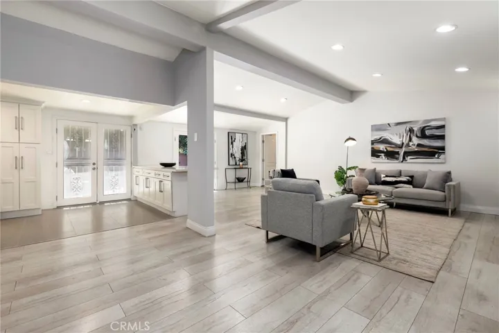 805 Towne Street, Costa Mesa, California 92627