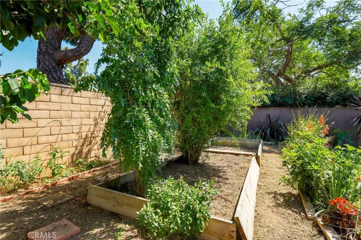 805 Towne Street, Costa Mesa, California 92627