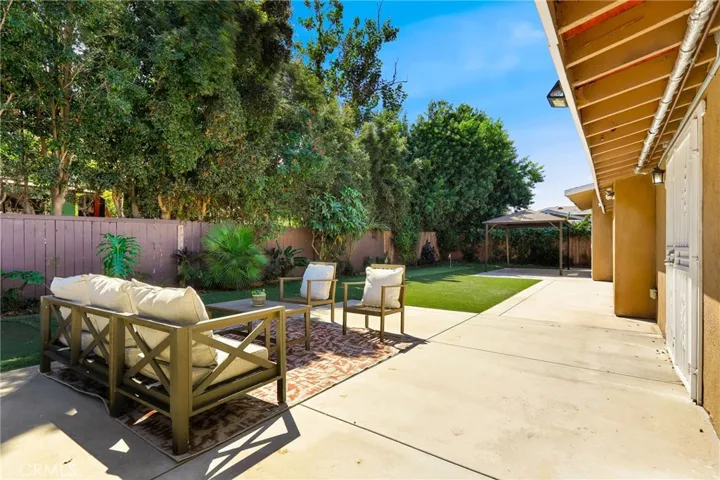 805 Towne Street, Costa Mesa, California 92627