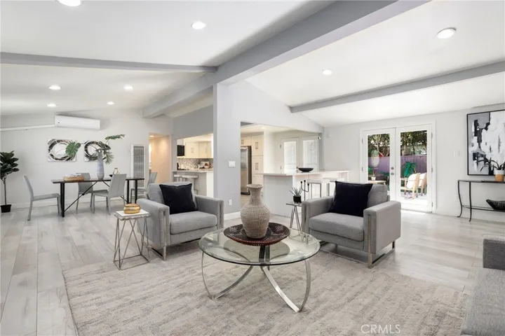805 Towne Street, Costa Mesa, California 92627