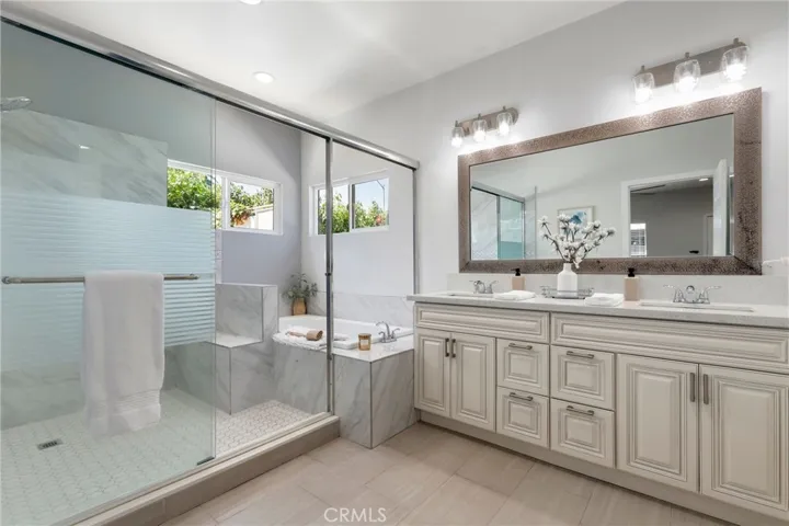 805 Towne Street, Costa Mesa, California 92627