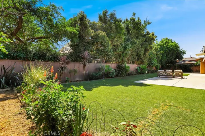 805 Towne Street, Costa Mesa, California 92627