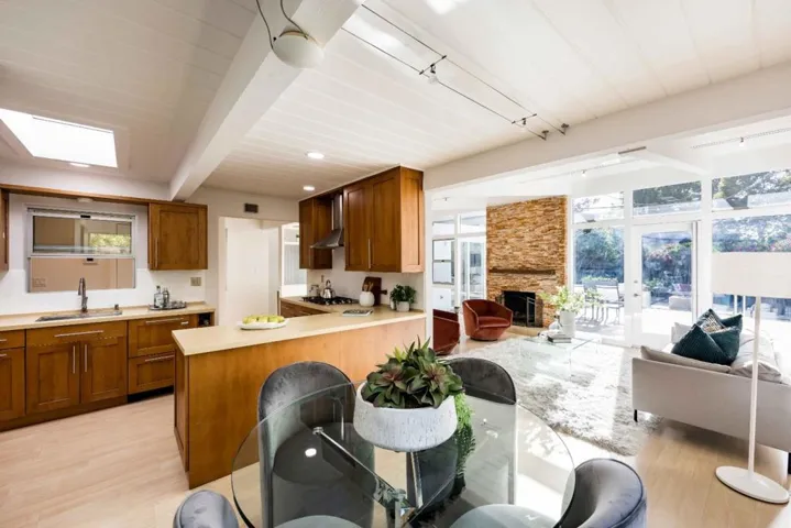 750 Wildwood Lane, Palo Alto, California 94303