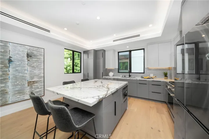14547 Benefit Street, Sherman Oaks, California 91403