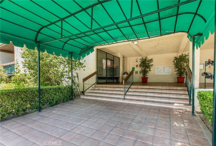 5460 White Oak Avenue Unit E201, Encino, California 91316