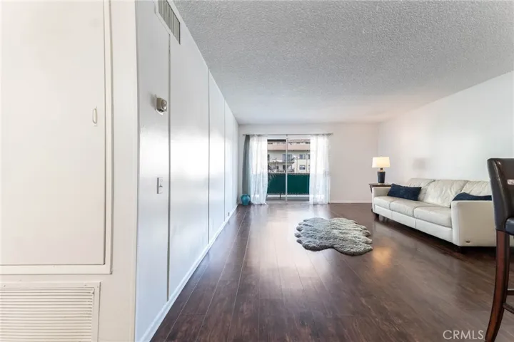 Living room & Balcony