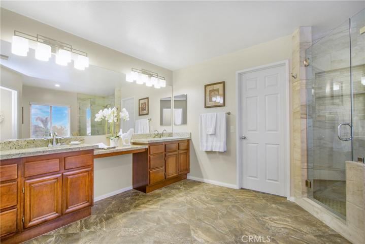 Built in vanity and dual sinks
