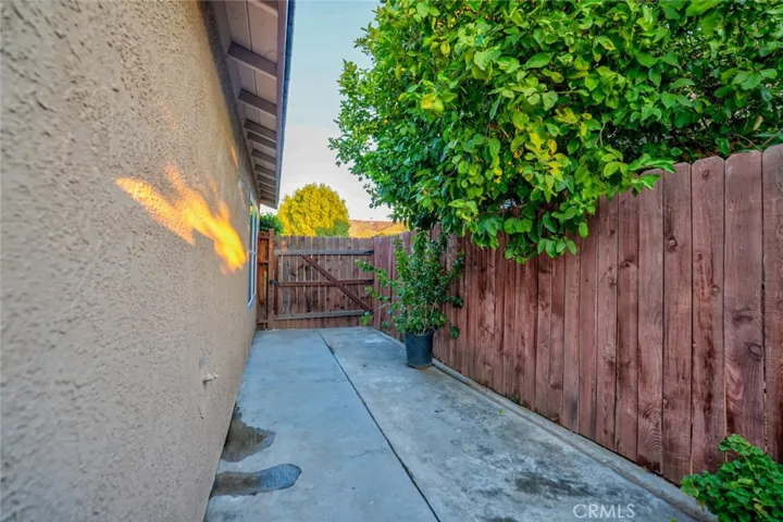 11364 Parkridge Drive, Fontana, California 92337