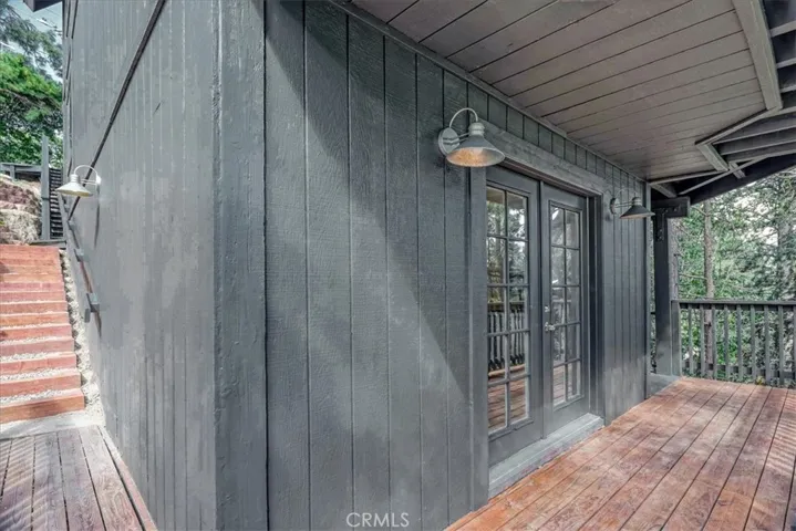 Entry and deck to Studio unit