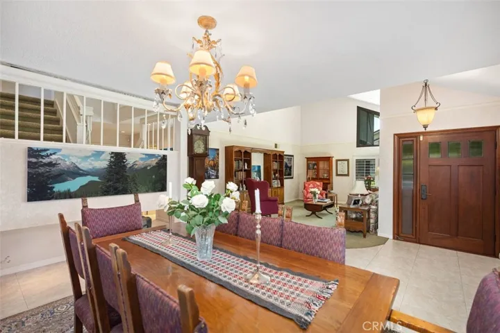 cozy dining room.