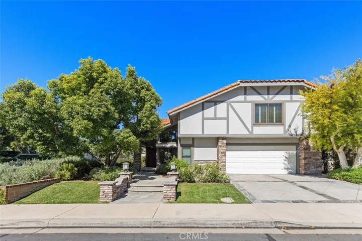 Welcome home to 5 Vispera.