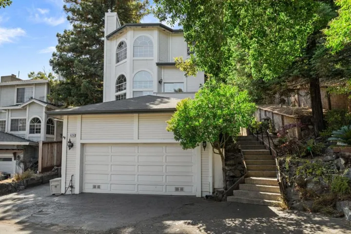 628 Lakeview Way, Redwood City, California 94062