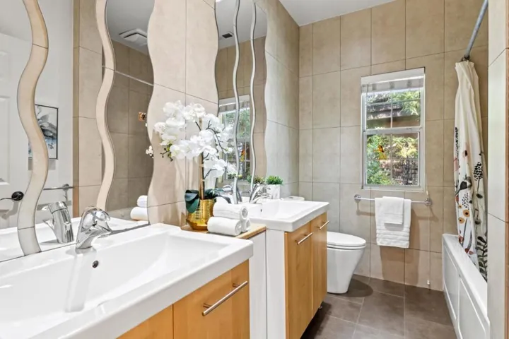 628 Lakeview Way, Redwood City, California 94062