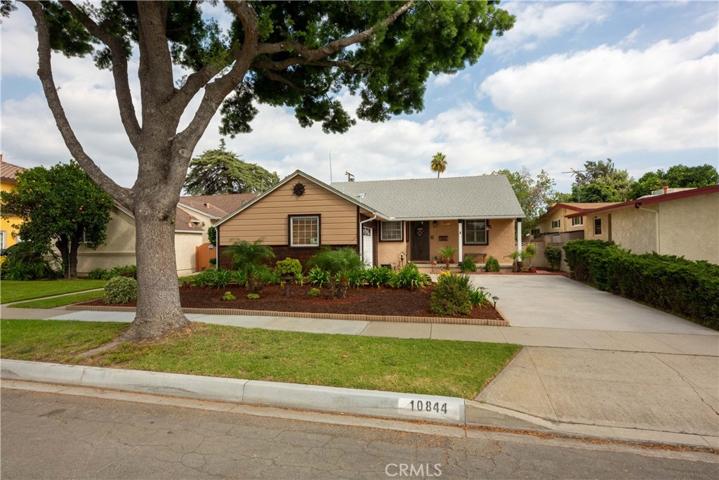 10844 Casanes Avenue, Downey, California 90241