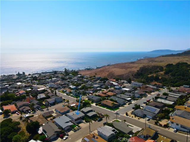 Visalia Street runs up to the 900 acre Pismo Preserve, Dedicated Space for hiking, biking and horseback riding.  We live in paradise!