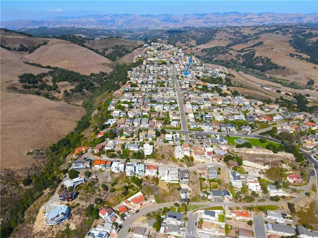 We think of Pismo and we think 'ocean'.  But if Longview Ave were to continue in a straight line, it would take you to the waters of Santa Margarita Lake!  Good to have choices!