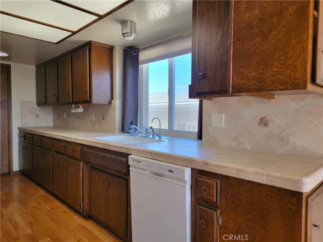 Another great feature of this galley Kitchen is the length provides opportunity for lots of Counter and Cabinet Space!!