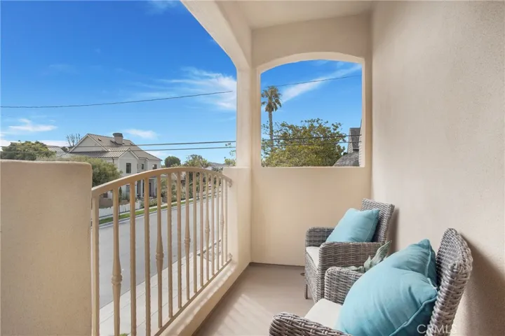 1221 Pine Street, Huntington Beach, California 92648