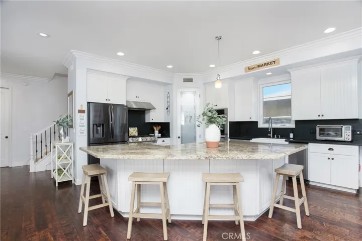 1221 Pine Street, Huntington Beach, California 92648