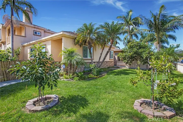 Beautiful curb appeal!
