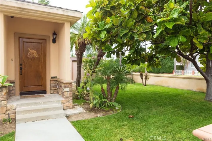 1221 Pine Street, Huntington Beach, California 92648