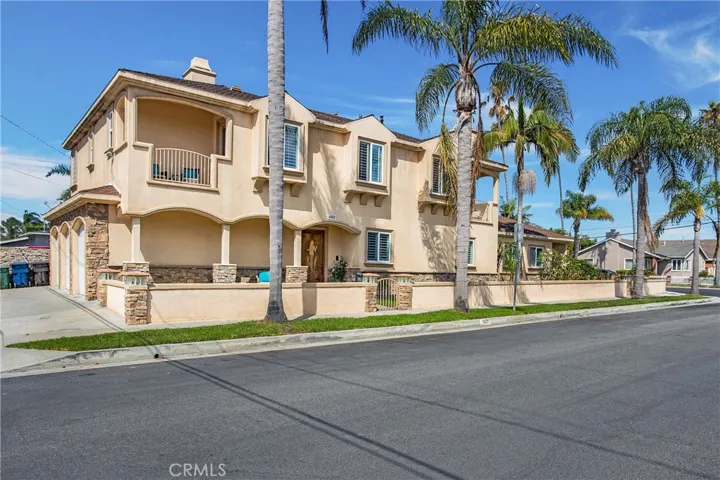 1221 Pine Street, Huntington Beach, California 92648