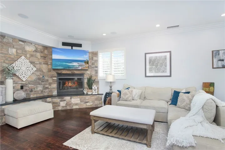1221 Pine Street, Huntington Beach, California 92648