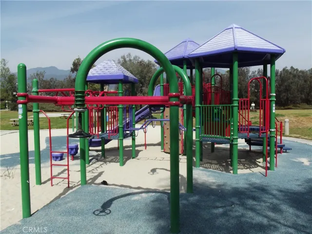 Neighborhood Amenities