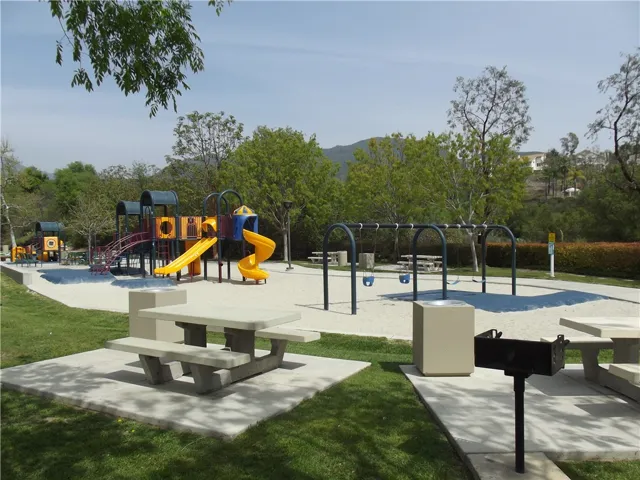 Neighborhood Amenities