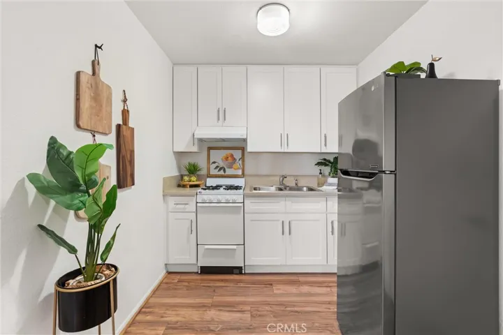 High end white Shaker cabinetry and countetops