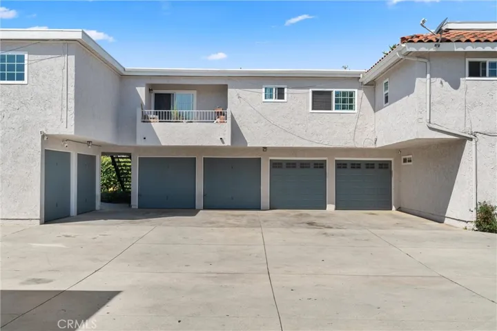 6 large garages + additional driveway/carport offer ample parking