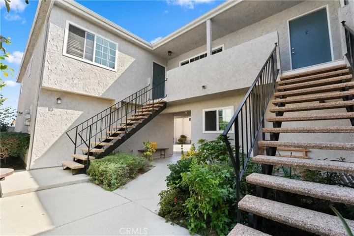 Another view of inviting courtyard and apartments