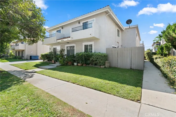 Private townhome featuring 1500 sq. ft., 3 bedrooms, 2 baths, open kitchen with granite countertops, inside laundry room, large side patio, and 2 car garage.